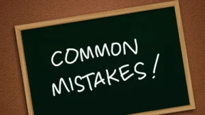 Top view of a black frame board with the text "Common Mistakes", illustrating common business mistakes in starting an online business